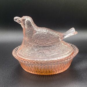 BOYD GLASS ROBIN ON NEST with BERRY LIGHT ROSE